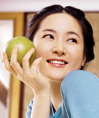 Lee Young-Ae selected as Hong Kong Woman of the Year 