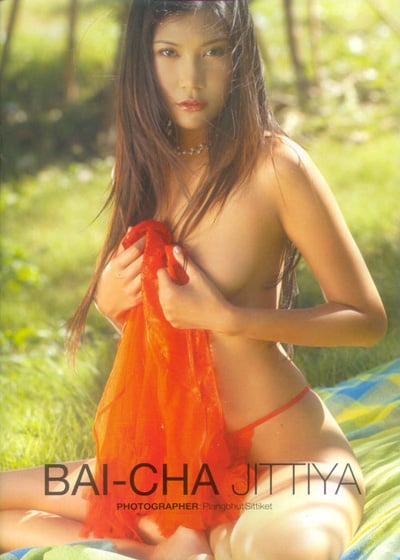 Bai-cha Jittiya in Dara Nangbaep Magazine (Photography: Piangohut Sittiket)