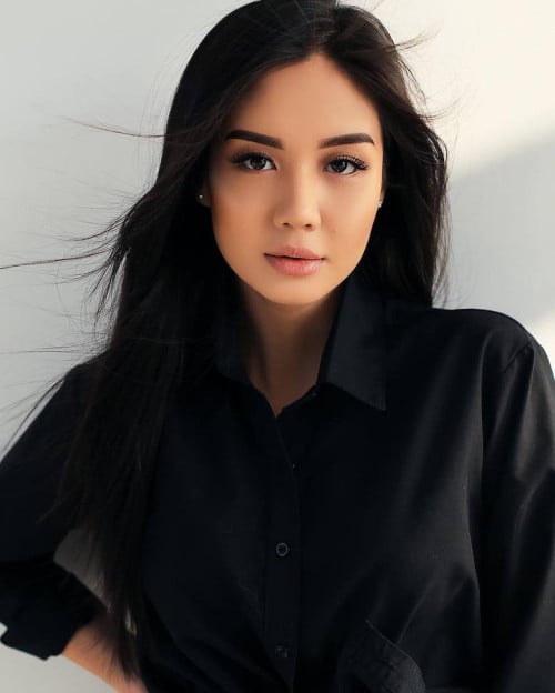 instagram-crush-aijan-asemova-20201006-1002