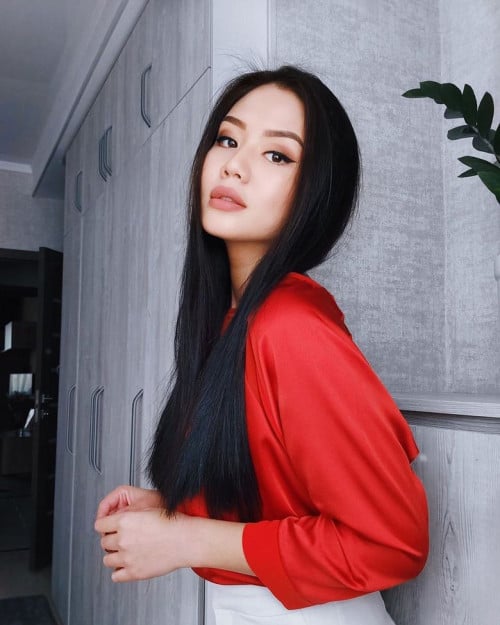 instagram-crush-aijan-asemova-20201006-1005