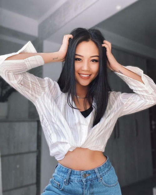 instagram-crush-aijan-asemova-20201006-1011