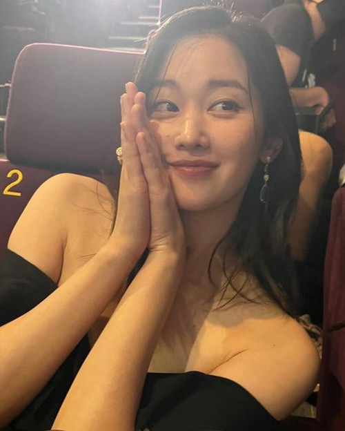 g_1_1_11_potret_dan_fakta_jeon_jong_seo_si_cantik_bintang_money_heist_korea_yang_langsung_jadi_girl_crush_para_pemirsa_jeon_jong_seo-20220630-003-non_fotografer_kly